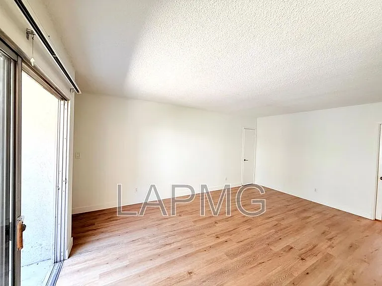 119 N Hillcrest Blvd #16 — Photo 3