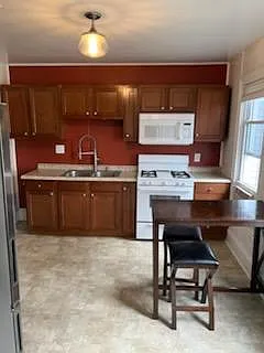 374 Pine Street - 374 1/2 Pine Street — Photo 2