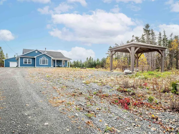 281 Heselton Dr, Halifax, NS B0J 2L0