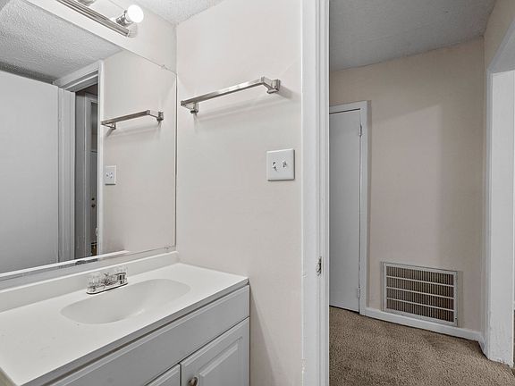 4th image of 300 E McPherson Dr APT 22