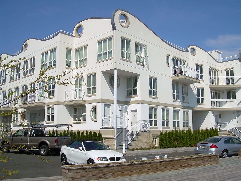 1st image of 3134 Emmons Ave #1