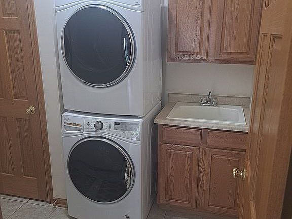 1st floor laundry & utility