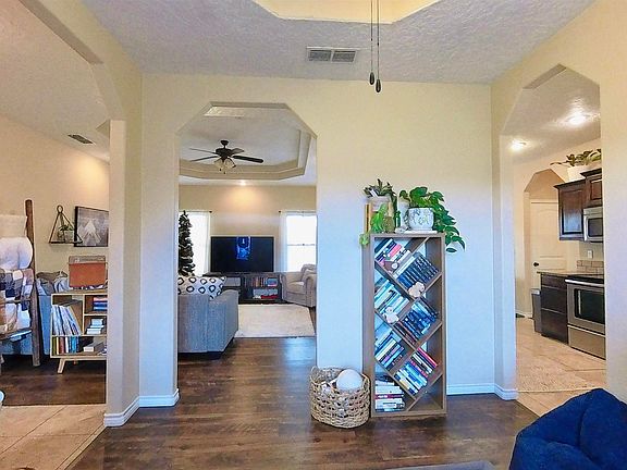 3rd image of 2417 Flagstone Dr