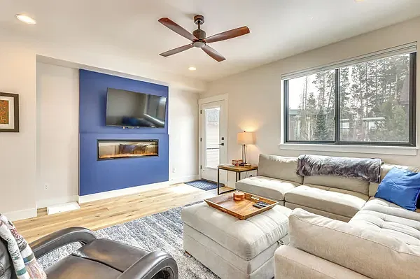 3 bed, 3.5 bath, 1904 sqft, $4,150 — Photo 4
