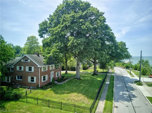 7 Coveland Dr, Avon Lake, OH 44012