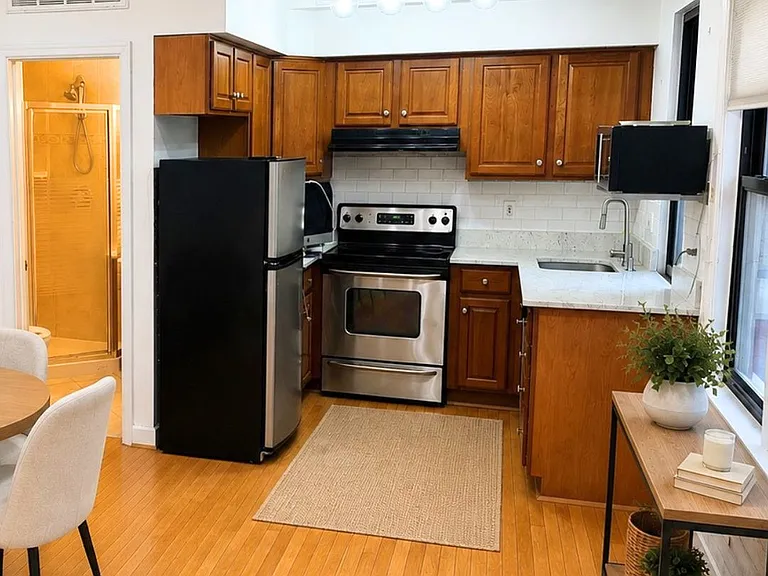 1321 Fairmont St NW #304 — Photo 4