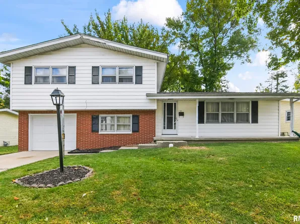 10 Coachlight Ct, Springfield, IL 62703