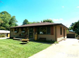 212 Cottage Grove Ave, Pekin, IL 61554