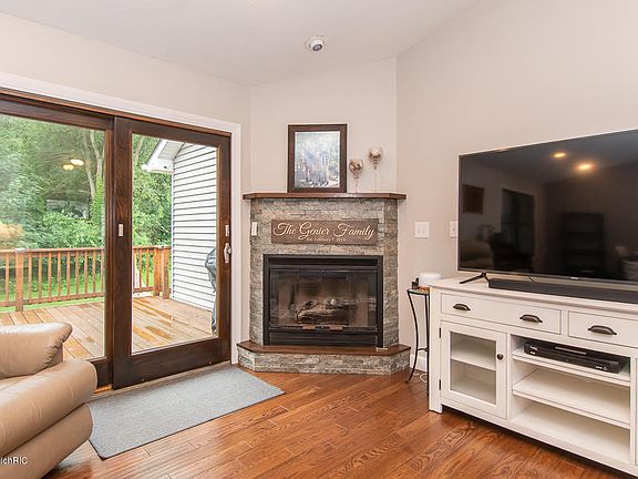 4th image of 262 Deer Path Ln