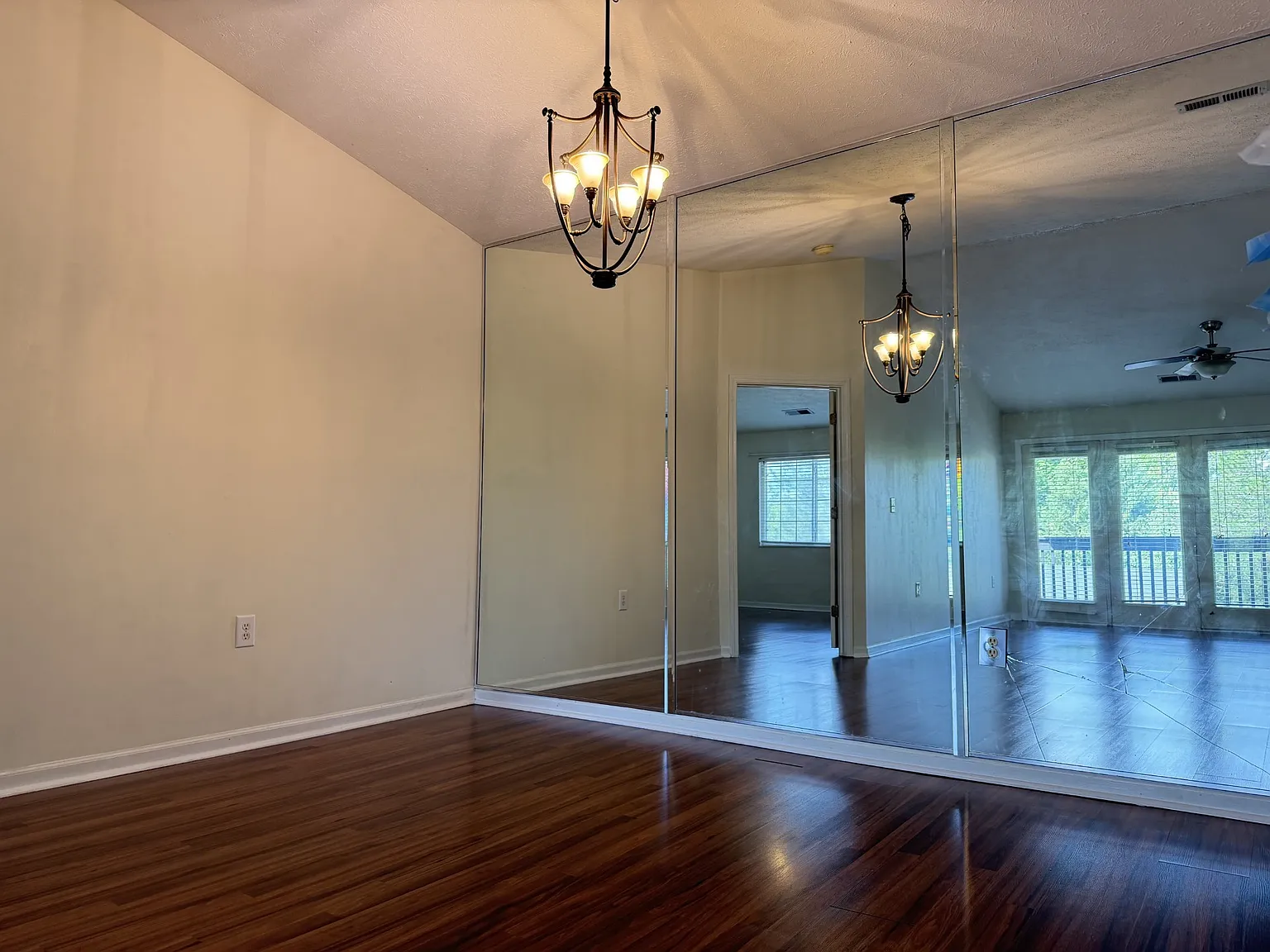 2 bed, 1083 sqft, $1,450 — Photo 2