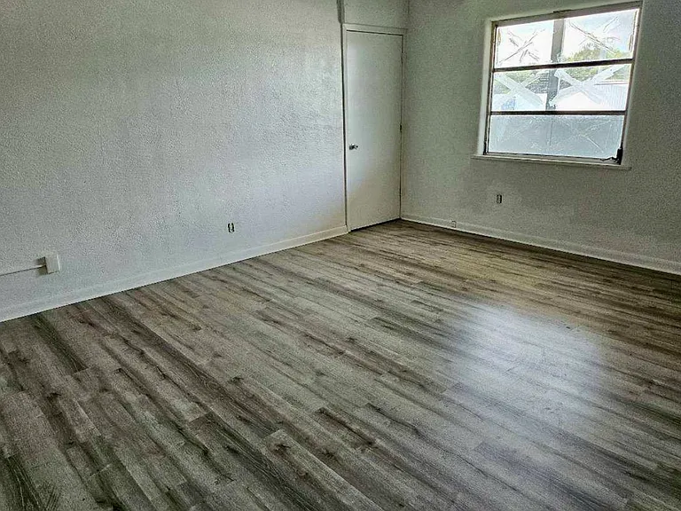 105 S Ridgewood Ave — Photo 5