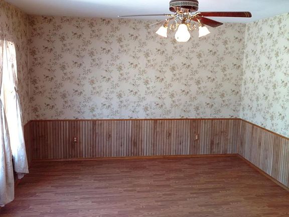 3rd image of 601 2nd Ave NE