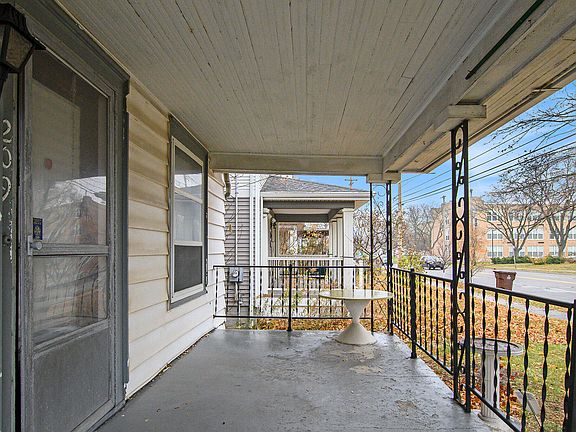 5th image of 209 E Mount Hope Ave