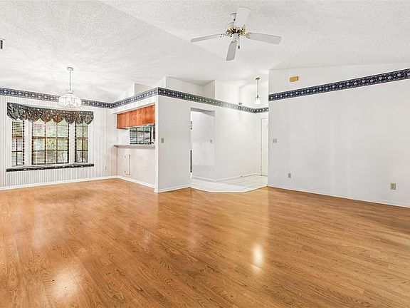 4th image of 11301 MAYBROOK AVENUE
