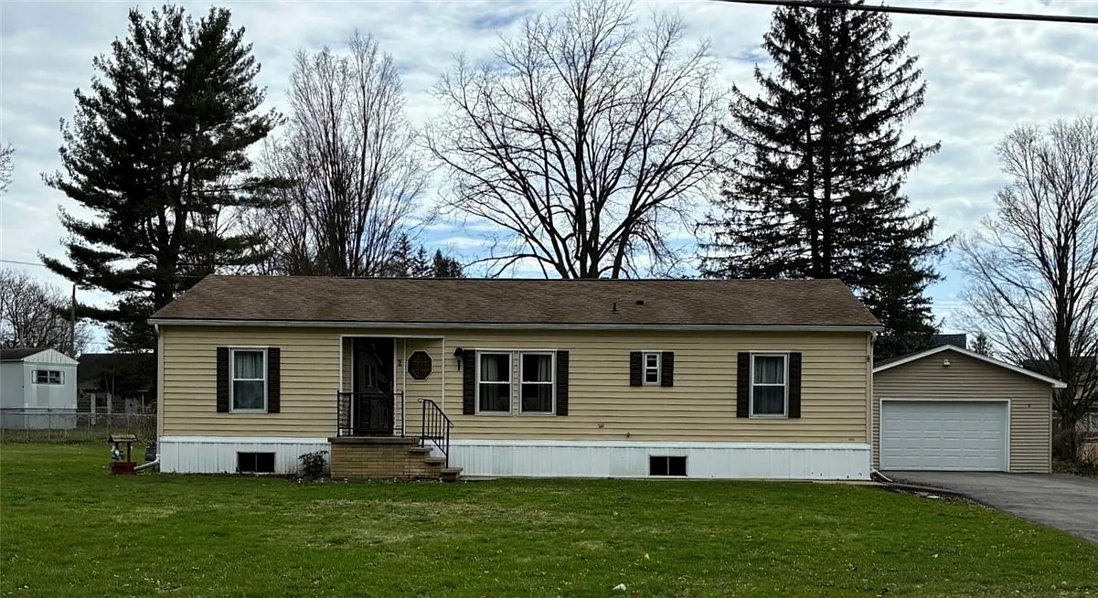6 Oak Hill St photo 1