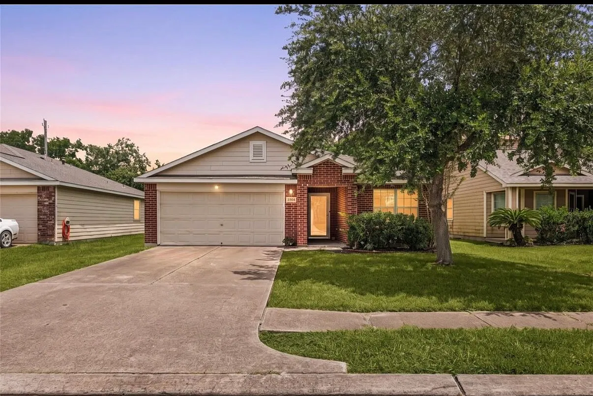 2604 Redfish Dr — Photo 1