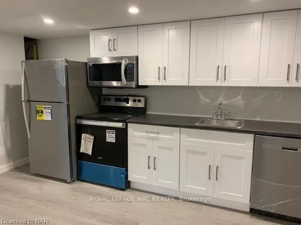 448 Grantham Ave #Basement, Saint Catharines, ON L2M 3J3