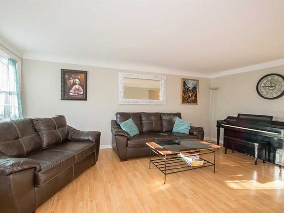 4th image of 8351 Bobolink Dr