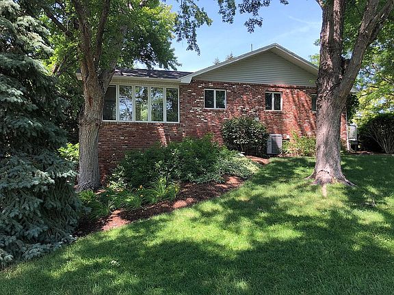 4th image of 1020 S Deerwood Dr