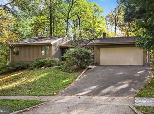 8903 Footstep Ct, Annandale, VA 22003