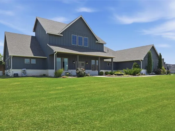 9921 Oakwood Dr, Edmond, OK 73025