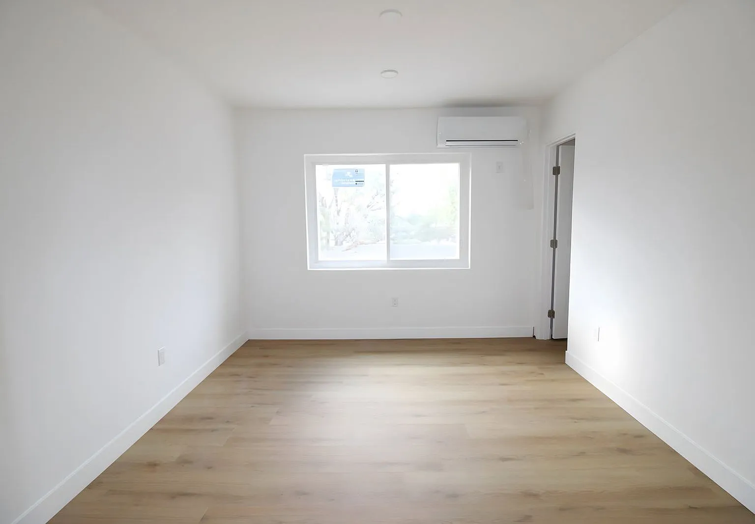 3 bed, 1.0 bath, $4,488 — Photo 4