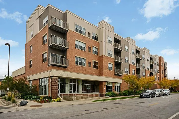 2 bed, 1.0 bath, 1156 sqft, $1,795 — Photo 1