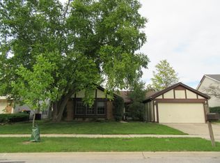 38 E Fox Hill Dr, Buffalo Grove, IL 60089