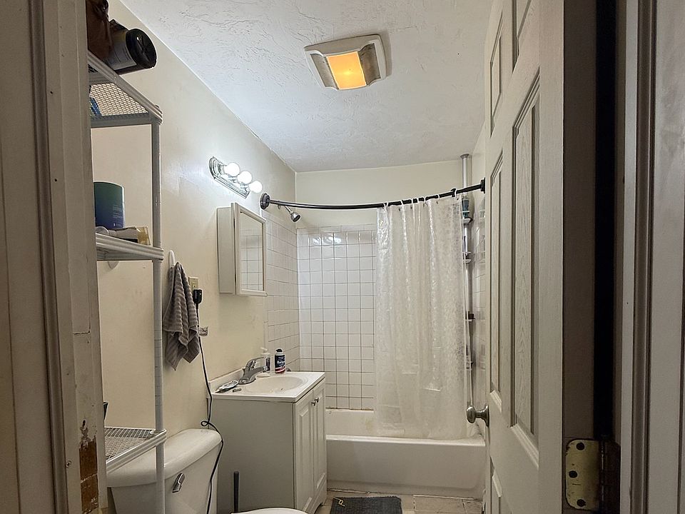 2nd image of 584 Beacon St #B
