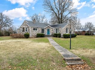 1201 Oak Ridge Dr, Neosho, MO 64850