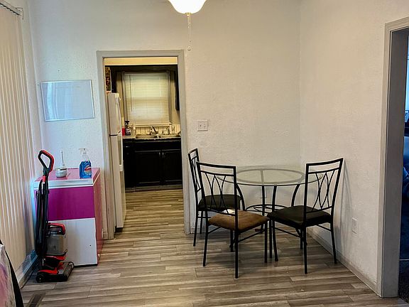 5th image of 629 Van Buren St W