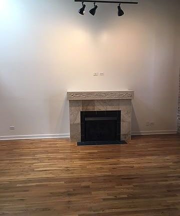 3rd image of 1918 S Michigan Ave APT 402