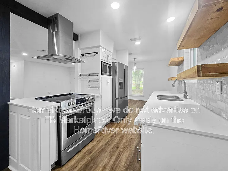 3002 Friendswood Dr — Photo 2