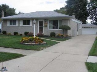 29800 Gloria St, Saint Clair Shores, MI 48082