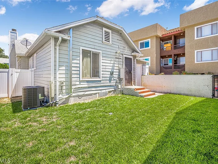 636 NW Pioneer Dr #1 — Photo 6
