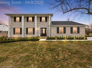 6273 Ledgeway Dr, West Bloomfield, MI