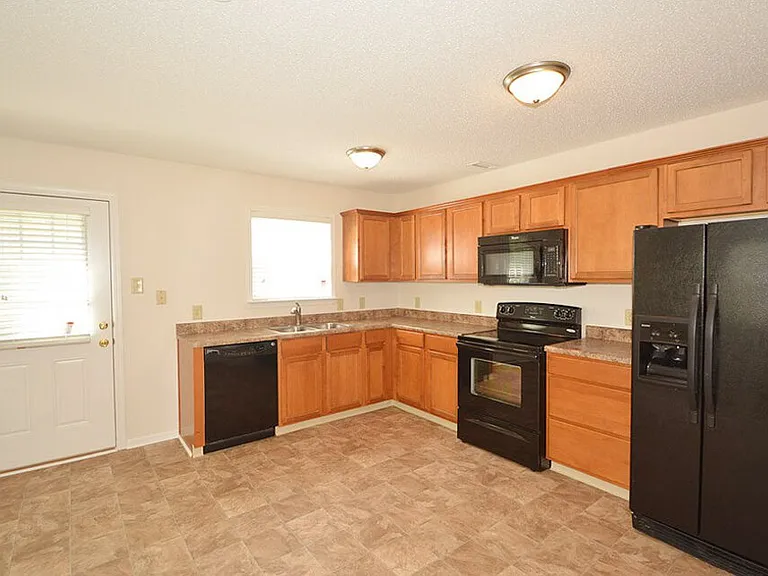 12162 Maize Dr — Photo 7