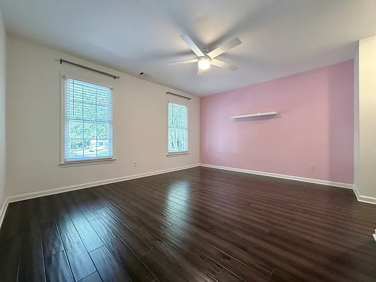 950 Lancaster Walk — Photo 34
