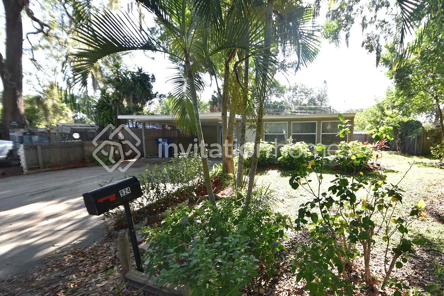 924 Brookwood Dr S Saint Petersburg, FL 33707 — Photo 1