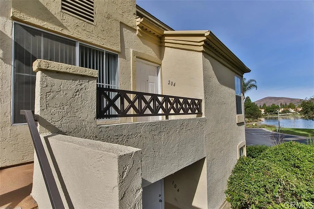 3 bed, 1096 sqft, $3,395 — Photo 2