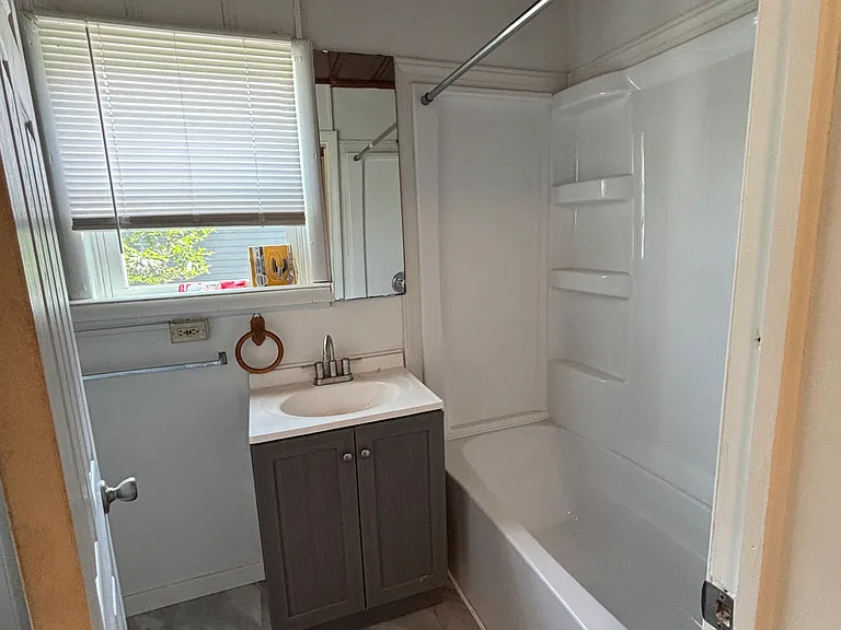 422 S Vine St — Photo 11