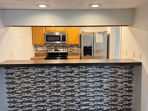 4th image of 2273 Burnway Rd