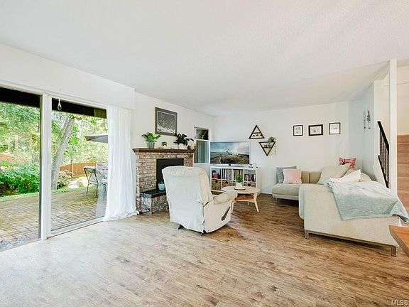4th image of 933 Admirals Rd #3