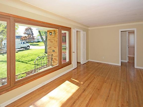 5th image of 7520 Green Valley Dr