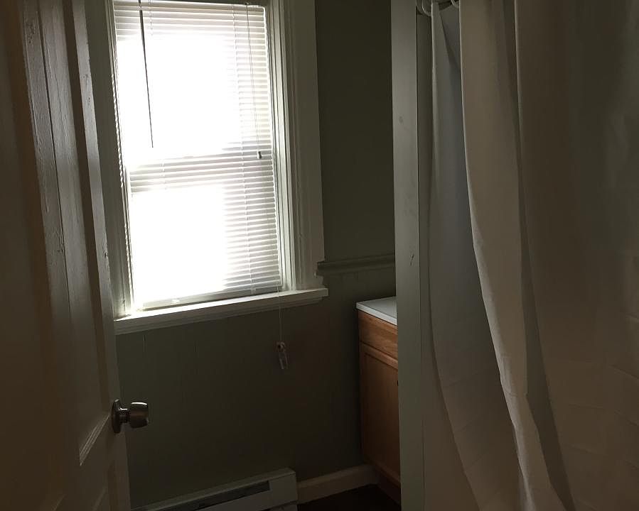 633 Emerald B Bathroom_03312016