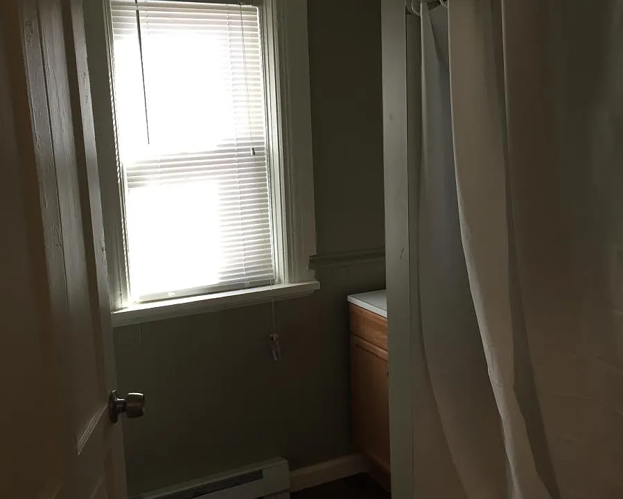 633 Emerald B Bathroom_03312016