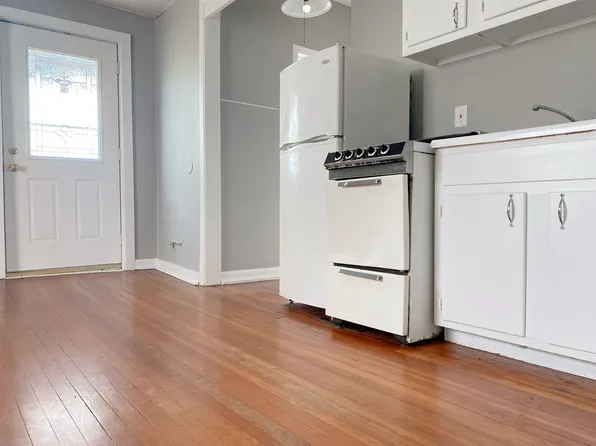 Three Awesome Bees Realty, Llc: Tab Kt Kt 6 Plex 614 N 40th St, 614 N 40th St APT 5, Omaha, NE 68131