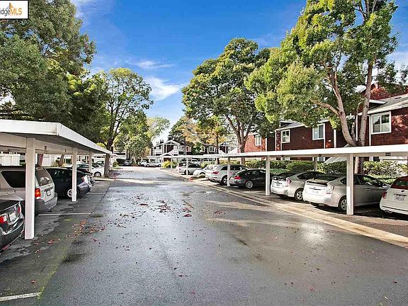 3rd image of 215 Marina Lakes Dr