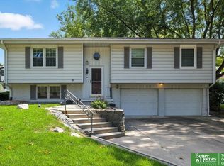 101 Kings Cir, Bellevue, NE 68005