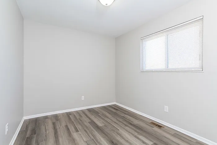 11718 Hamlet Rd — Photo 7